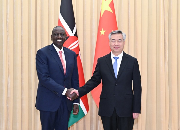 李希會見肯尼亞總統魯托.jpg