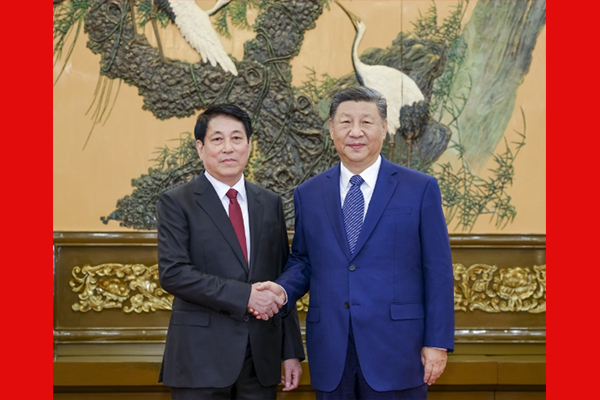 習(xí)近平會(huì)見越共中央政治局委員、中央書記處常務(wù)書記梁強(qiáng)